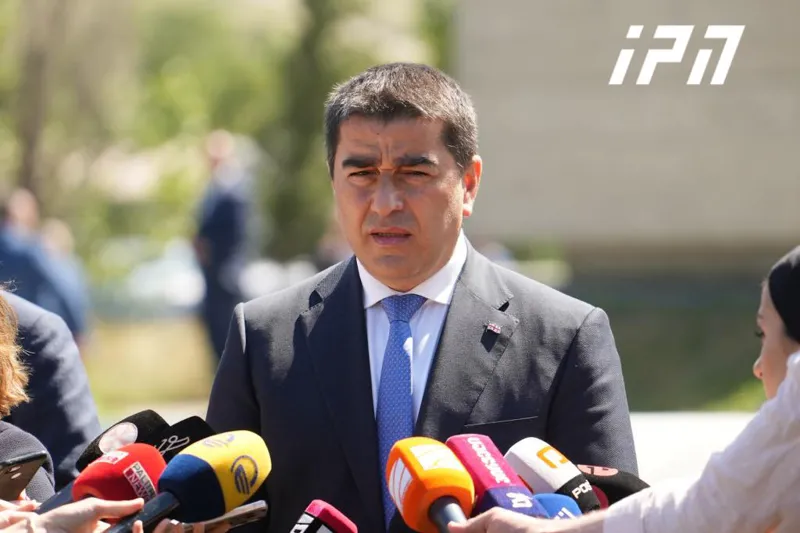 შალვა პაპუაშვილი დიმიტრი პოლიანსკის განცხადებაზე  - კარგია, თუ ჩვენს ციტატებს უყურებენ, ასევე, ამოიკითხავენ, რომ „ქართული ოცნების“ მთავარი მიზანია, საქართველოს დეოკუპაცია, ესეც შეუძლიათ, წაიკითხონ