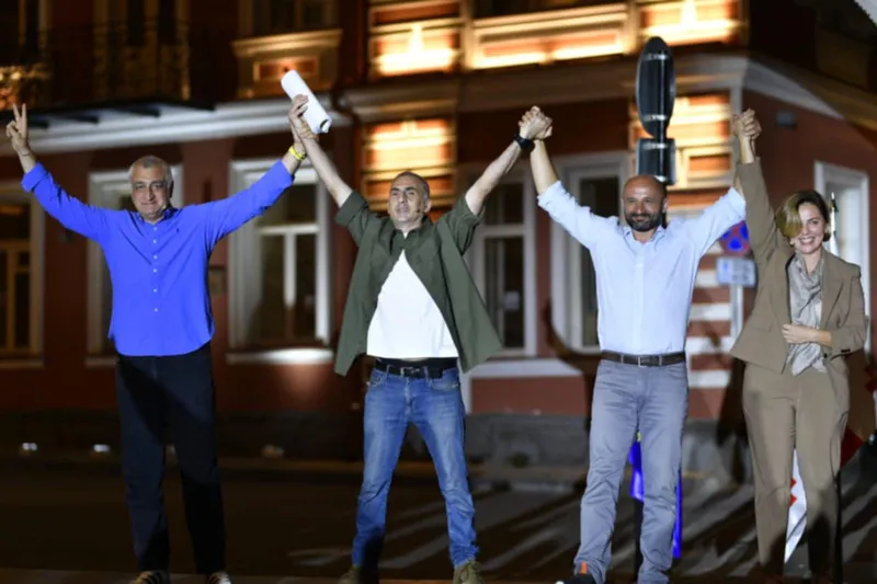 პოლიტიკურ გაერთიანებას  „ძლიერი საქართველო“  "ალეკო ელისაშვილი-მოქალაქეები" შეუერთდა