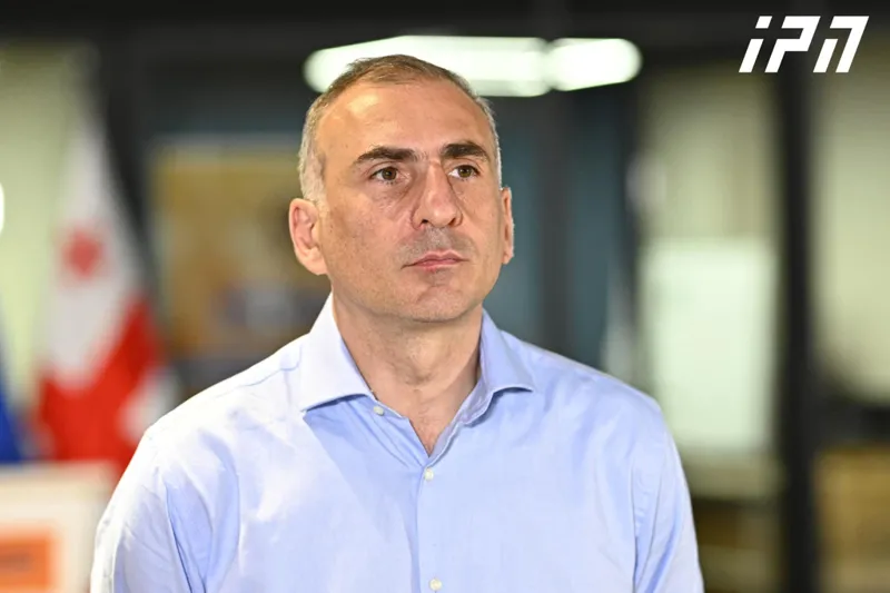ალეკო ელისაშვილი - ირაკლი ოქრუაშვილი ირპენში, წინა ხაზზე იბრძოდა და უკან არაფერზე დაუხევია, ზუსტად ვიცი, გირაოს არ გადახდის გამო დაჭერის არ შეეშინდება - ქვეყანა კიდევ ჩრდილო კორეისკენ მიექანება