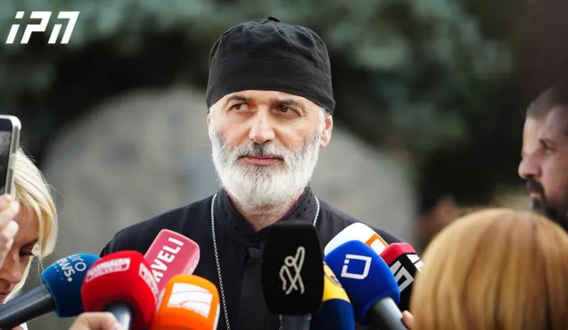 დეკანოზი ანდრია ჯაღმაიძე უნდა მივიჩნიოთ, რომ ბრძანება, რომელიც პატრიარქმა დაწერა და გამოაქვეყნა დაახლოებით ცხრა წლის წინ არის დაწერილი.