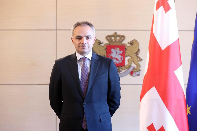 教育部长亚历山大·楚拉泽辞职