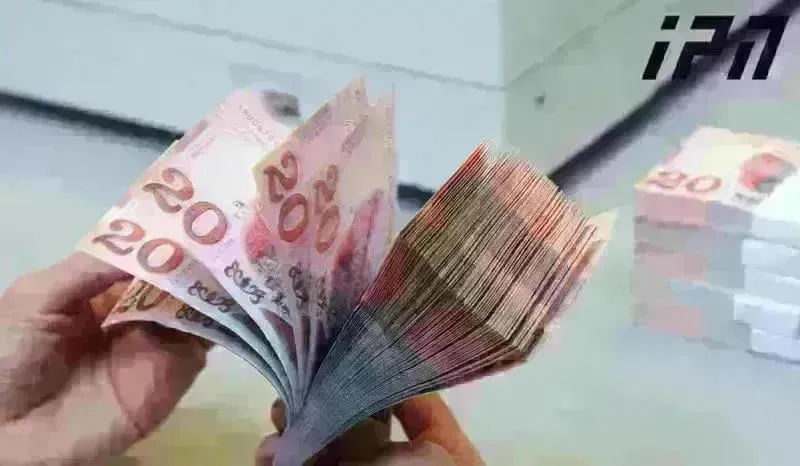 Новый официальный курс доллара - 2.7440 лари