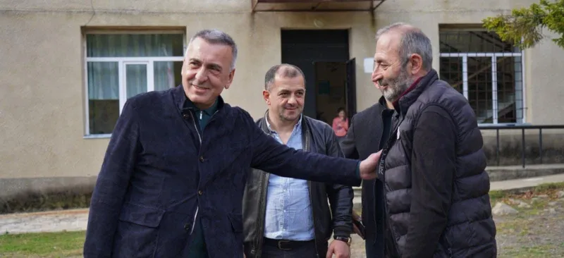 „ქართული ოცნების“ დელეგატი გოჩა ენუქიძე საარჩევნო კამპანიის ფარგლებში შეხვედრებს ლენტეხის მუნიციპალიტეტში მცხოვრებ მოსახლეობასთან აგრძელებს