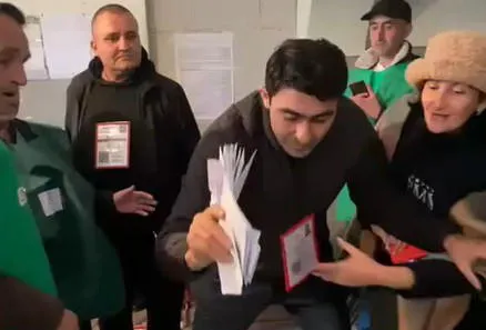 მარნეულის საკრებულოს თავმჯდომარის მოადგილე განმარტავს, რატომ ჩაყარა 69-ე საარჩევნო უბანზე ბიულეტენები საარჩევნო ყუთში