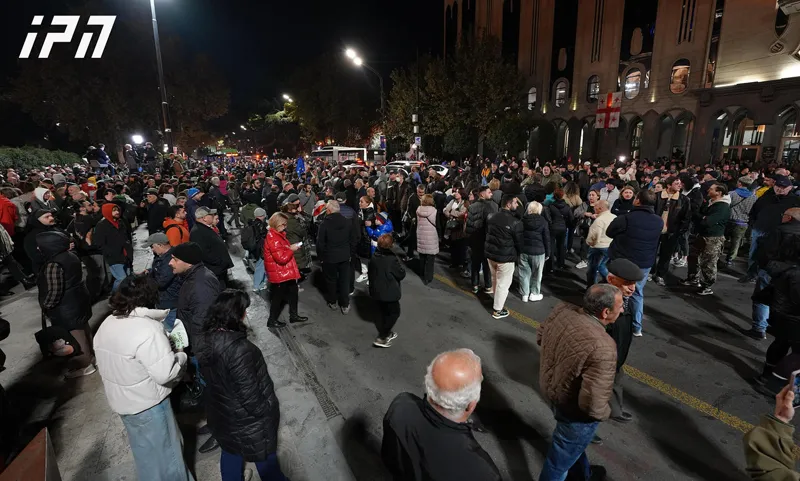 Citizens gathered near the Parliament blocked Rustaveli Avenue