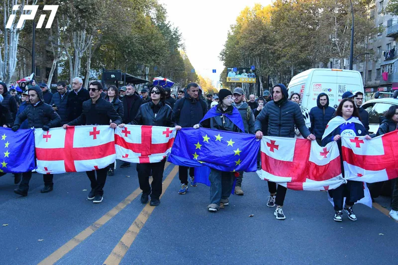 The participants of the rally continue their protest march in the direction of Saakadze Square