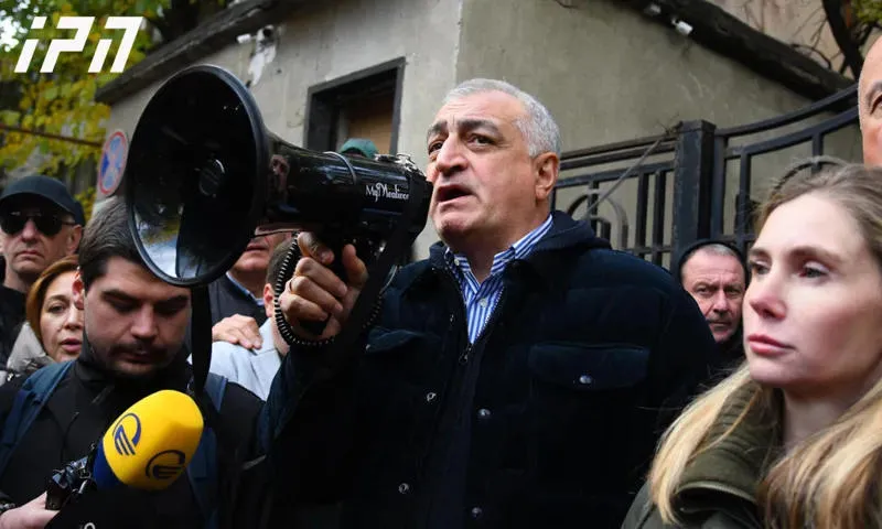 Mamuka Khazaradze: I want to appeal to the police, don't you think that it is a rotten system that serves only one man and corruption?! - You serve the Georgian uniform, not the Russian one!