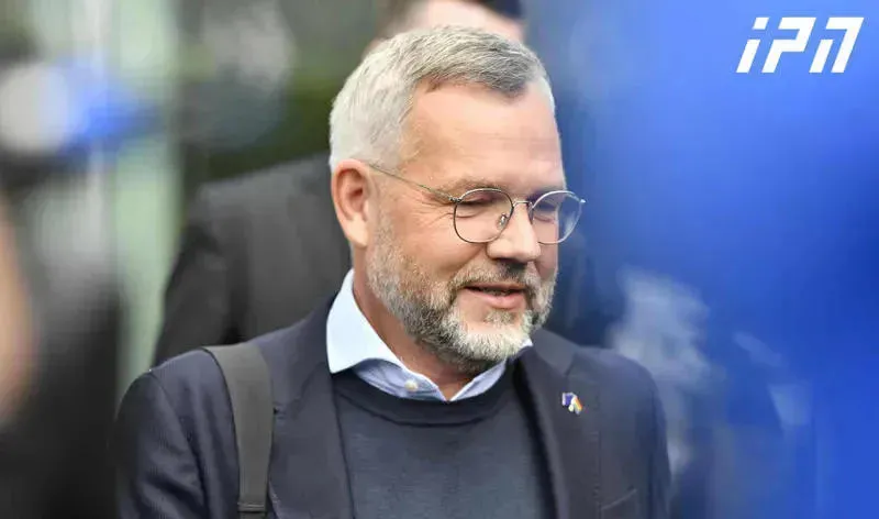 Michael Roth: Dear Irakli Kobakhidze, don't worry about our chancellor - I would like to invite you to your favorite cafe in Tbilisi, will you be free on Monday?