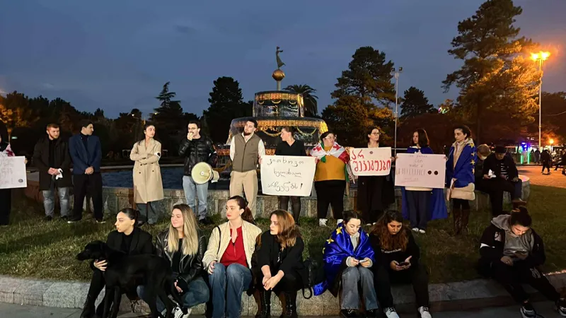 ბათუმის უნივერსიტეტთან სტუდენტები საპროტესტო აქციას მართავენ