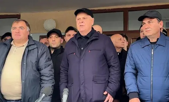 Aslan Bzhania announces that he will resign after the protesters leave the so-called parliament building