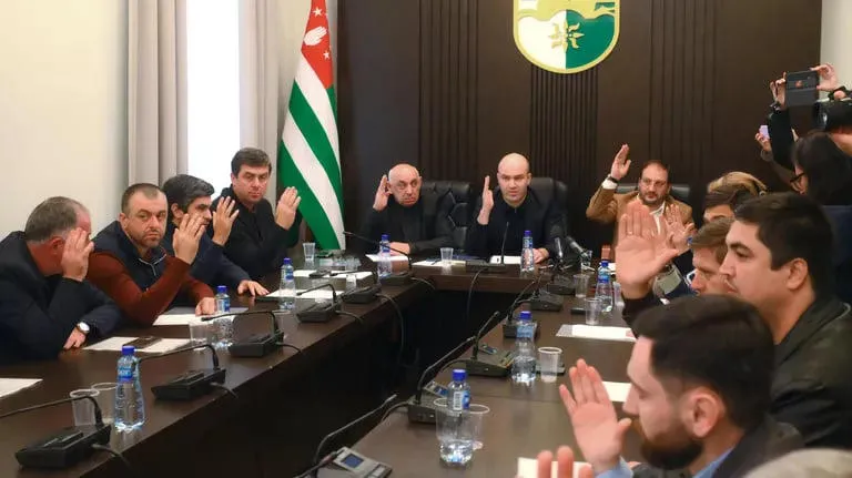 ოკუპირებული აფხაზეთის ე.წ. პარლამენტმა „პრეზიდენტის“ თანამდებობიდან ასლან ბჟანიას გადადგომას მხარი დაუჭირა