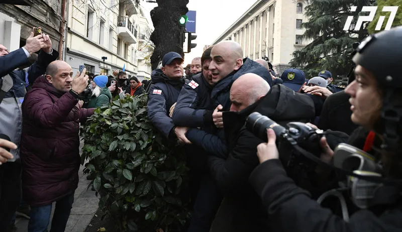 On Melikishvili Avenue, there is a physical confrontation between the police and the participants of the rally