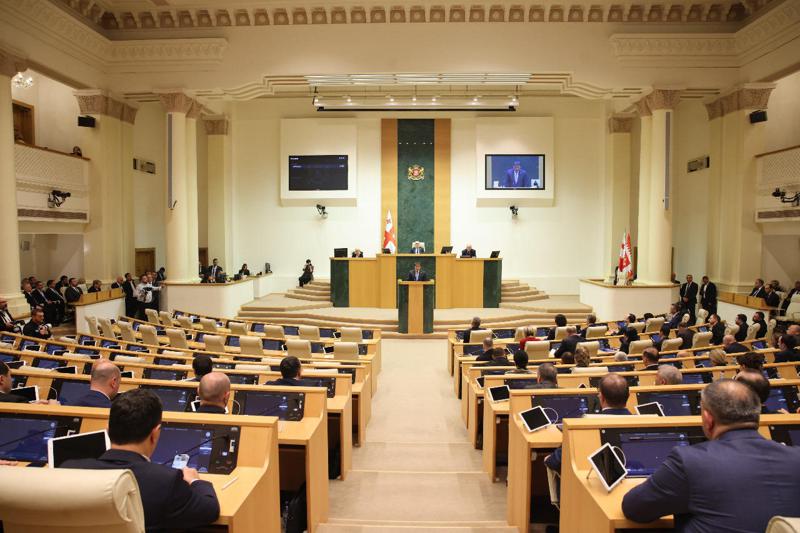 关于企业家的倡议可能进一步收紧——企业从事政治活动第一次可能导致罚款，第二次可能承担刑事责任。