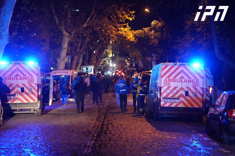 ჯანდაცვის სამინისტრო - სასწრაფო დახმარების ბრიგადებმა, საპროტესტო აქციიდან სამედიცინო დაწესებულებებში 33 პირი გადაიყვანეს, საიდანაც 13 აქციის მონაწილე იყო, 4 მედიის წარმომადგენელი, ხოლო 16 შსს-ს თანამშრომელი