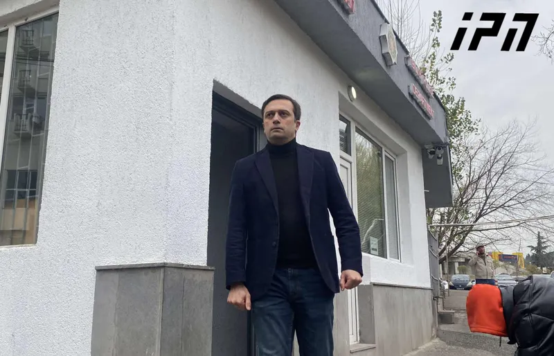 სახალხო დამცველმა აქციებზე დაკავებული პირები მოინახულა