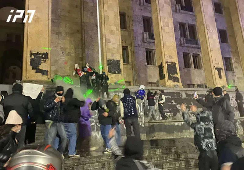 In front of the Parliament, the law enforcement officers used a water cannon against the participants of the rally