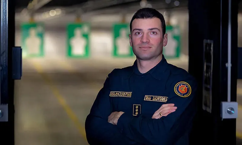The President reacts to the resignation of the chief instructor of the tactical training service of the MIA Academy, calling him the first swallow and declaring that this fact is "a sign of the collapse of the repressive apparatus"