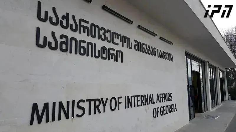 根据报道，内务部正在就10月4日事件采取适当措施——可能还会举行简报会。
