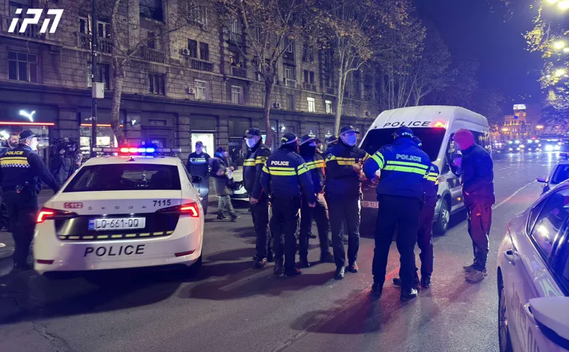 At the "Freedom Square" metro station, the police search citizens and check their belongings: on the basis of a "superficial search" several people were arrested, which resulted in noise