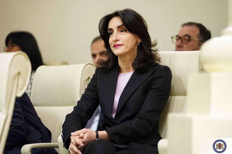 მაკა ბოჭორიშვილი თქვენი ოცნებები იზოლაციაზე მხოლოდ თქვენი ოცნებებია. სასაცილოა, კაია კალასს არ შეუძლია განსაზღვროს, იქნება თუ არა საქართველო იზოლირებუ...