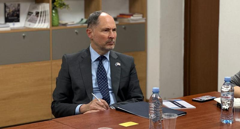 Pawel Herczynski 和 Maka Botchorishvili 之间的会议已完成。