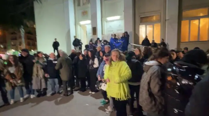 თბილისის სახელმწიფო სამედიცინო უნივერსიტეტთან ექიმების საპროტესტო აქცია მიმდინარეობს