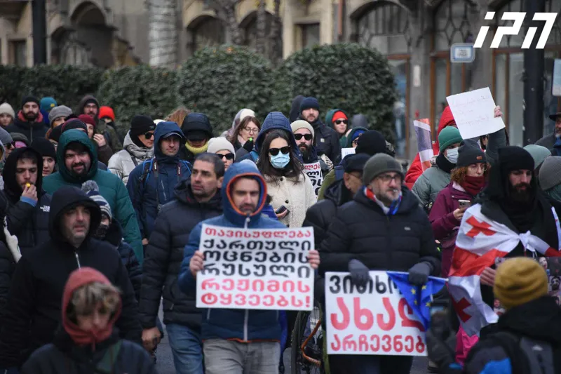 The march of environmentalists joined the participants of the rally in front of the Parliament