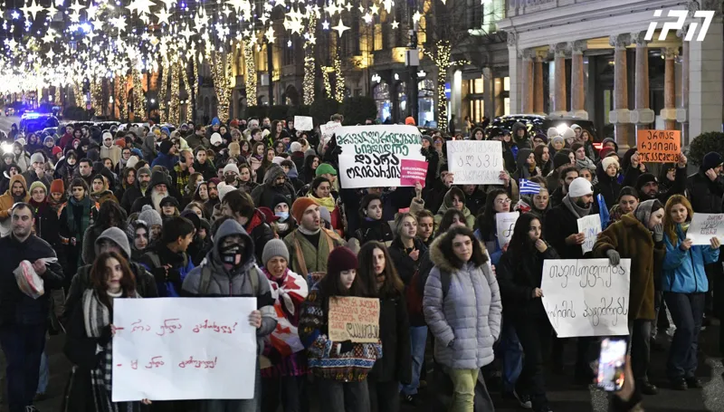 Protesters block Rustaveli Avenue