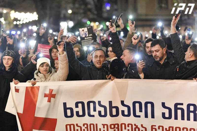 A protest rally has resumed in front of the Parliament