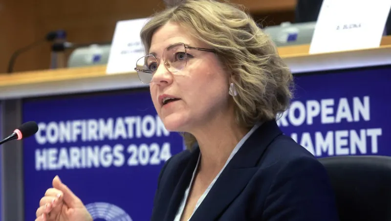 ჰენა ვირკკუნენი დიპლომატიური პასპორტის მფლობელთათვის უვიზო მიმოსვლის შეჩერების შესახებ ეს არის პასუხი მშვიდობიანი მომიტინგეების, პოლიტიკური ოპონენტები...