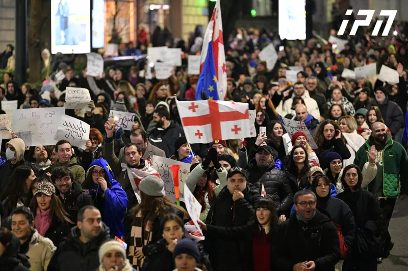 "Towards Europe with Khorumi": Under this slogan, dancers are marching in a Khorumi line formation from the Philharmonic Hall toward Rustaveli Avenue. The plan is to reach the Parliament building while dancing