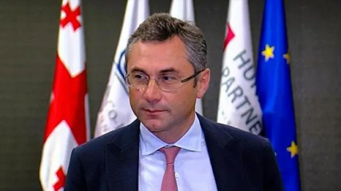 ირაკლი რუხაძე ჩემს პარტნიორებთან ხანგრძლივი და ინტენსიური კონსულტაციების შემდეგ გადავწყვიტეთ, რომ დღევანდელ ვითარებაში ყველაზე გონივრული გამოსავალი არ...