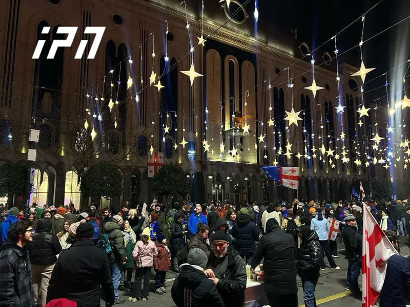 The protest rally has resumed at the Parliament: demonstrators gathered near the legislative building have blocked Rustaveli Avenue