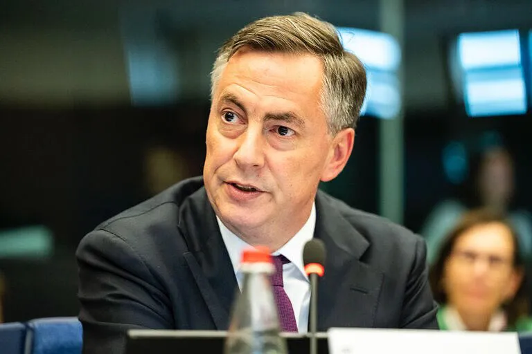 David McAllister:The European Parliament has been very clear. We do not recognize the government, and we do not recognize the President