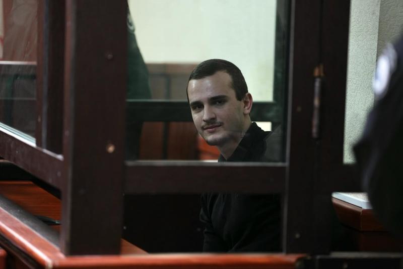 特多·阿布拉莫夫，被指控犯有与毒品相关的罪行，被法院判无罪——他从法庭被释放。