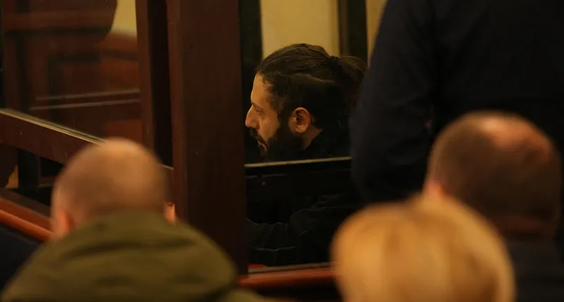 პოლიციელზე თავდასხმაში ბრალდებული საბა სხვიტარიძე - მაწამეს, მაგრამ ვერ გამტეხეს, დამაკავეს, მაგრამ თავისუფლება ვერ წამართვეს - ბატონო პროკურორო, როგორ მოიქცეოდით, თავს რომ დაგსხმოდნენ, ქალისთვის დაერტყათ - გაატარებდით?