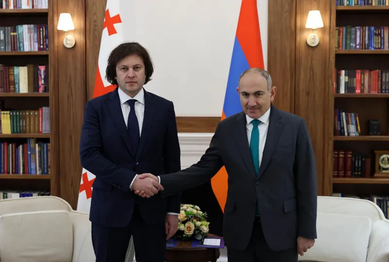Irakli Kobakhidze meets with Nikol Pashinyan