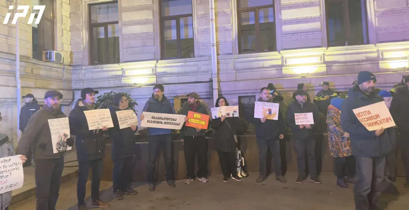 „თავისუფლების მოედნის“ ორგანიზებით, უზენაეს სასამართლოსთან აქცია მიმდინარეობს
