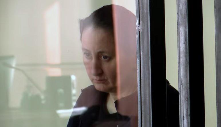 Mzia Amaglobeli：如果没有其他警察，Dgebuadze就会打我——他咒骂着，走到我很近，我抬头看，他停下来并往我脸上吐口水——打耳光不是计划好的行为，而是冲动的反应。