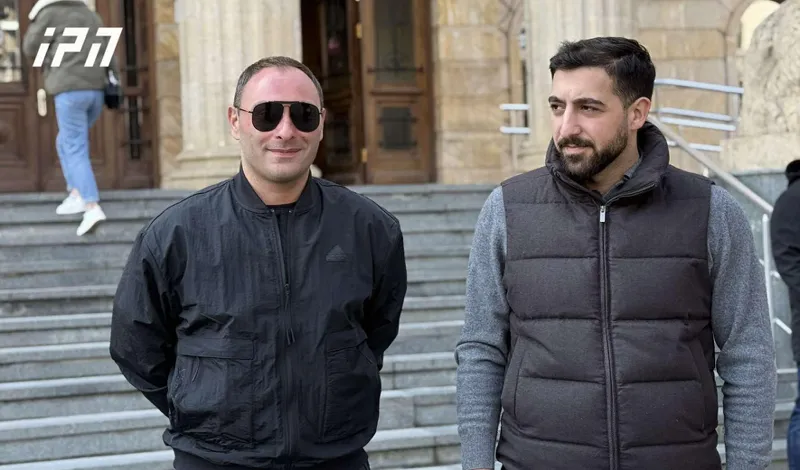 Суд признал Георгия Чикваидзе и Ираклия Папиашвили виновными и приговорил их к 9 и 8 годам лишения свободы соответственно - Папиашвили задержан в зале суда