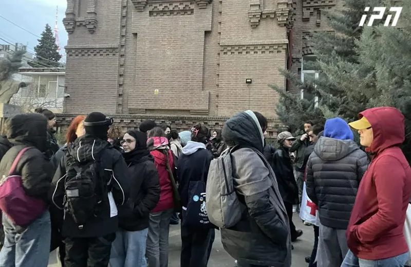განათლების სამინისტროსთან სტუდენტების აქცია მიმდინარეობს