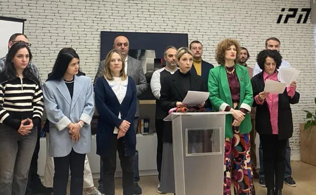 არასამთავრობო ორგანიზაციები - აშშ-ში მოქმედი „ფარა“ დამოუკიდებელი არასამთავრობოებისა და მედიის საქმიანობას არ უპირისპირდება, ივანიშვილის არალეგიტიმურ ხელისუფლებას კი სამოქალაქო სექტორის წინააღმდეგ მიღებული რუსული კანონის გადაფუთვა სურს