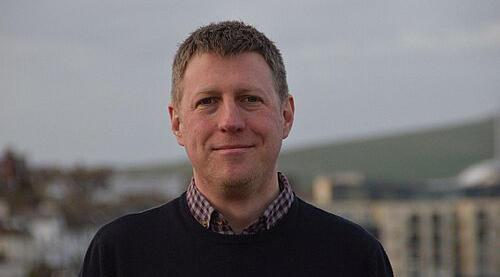 詹姆斯·麦克利里：我谴责我朋友乔治·瓦沙泽被监禁，英国必须现 在制裁伊万尼什维利和他腐败的政府。