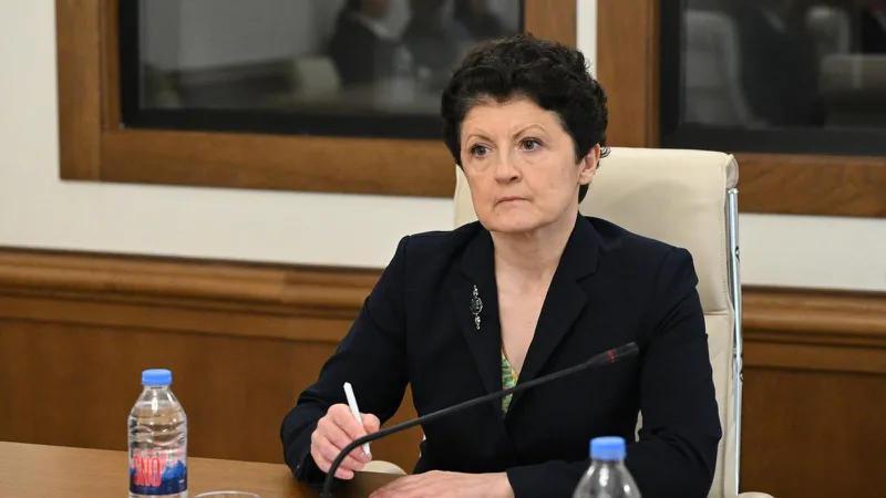 议会临时调查委员会提交了一份由430页组成的草案结论。