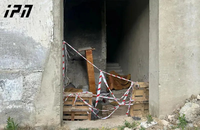 Locals state that the so-called “Titanic” building, where a 13-year-old boy died after falling into an elevator shaft, has been in a state of disrepair for years – residents are demanding to be relocated from the building