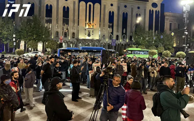 A rally is taking place near the Parliament, organized by students and the parents of those detained during the protests