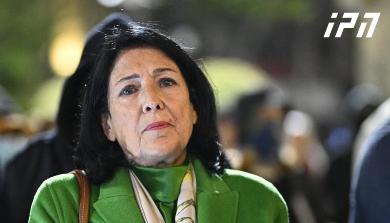 萨洛梅·祖拉比什维利 – 我与任何形式的针对国家机构的暴力、攻击或挑衅企图保持距离 – 我们整天目睹的行动清楚地显示了我们的和平抗议多么困扰着政权