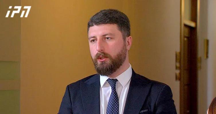 阿尔奇尔·戈尔杜拉泽：结果，乔·威尔逊在夜里醒来，想着“我希望我的格鲁吉亚人没事——这是一个普通的喜剧演员，一个变成噩梦的人”。