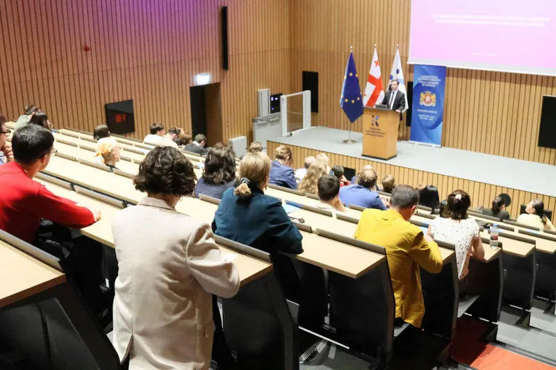 სახალხო დამცველი ქუთაისის საერთაშორისო უნივერსიტეტის სტუდენტებს და პროფესორ-მასწავლებლებს შეხვდა