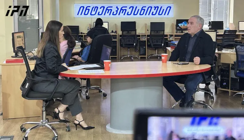 ნუგზარ წიკლაური - კოალიციური მთავრობის შექმნაზე საუბარი ნაადრევია და შეიძლება ბავშვურობის შთაბეჭდილებასაც ტოვებდეს, პროტესტის „უთავო მხედართან“ შედარება კი სწორად არ მიმაჩნია - ეს არის ერთ-ერთი ყველაზე გააზრებული მოძრაობა
